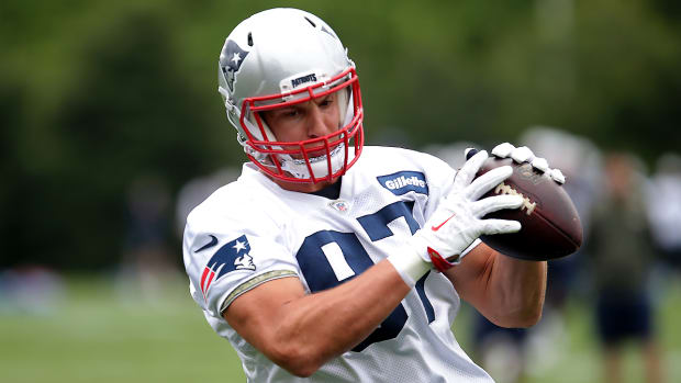 gronkowski-minicamp-2.jpg